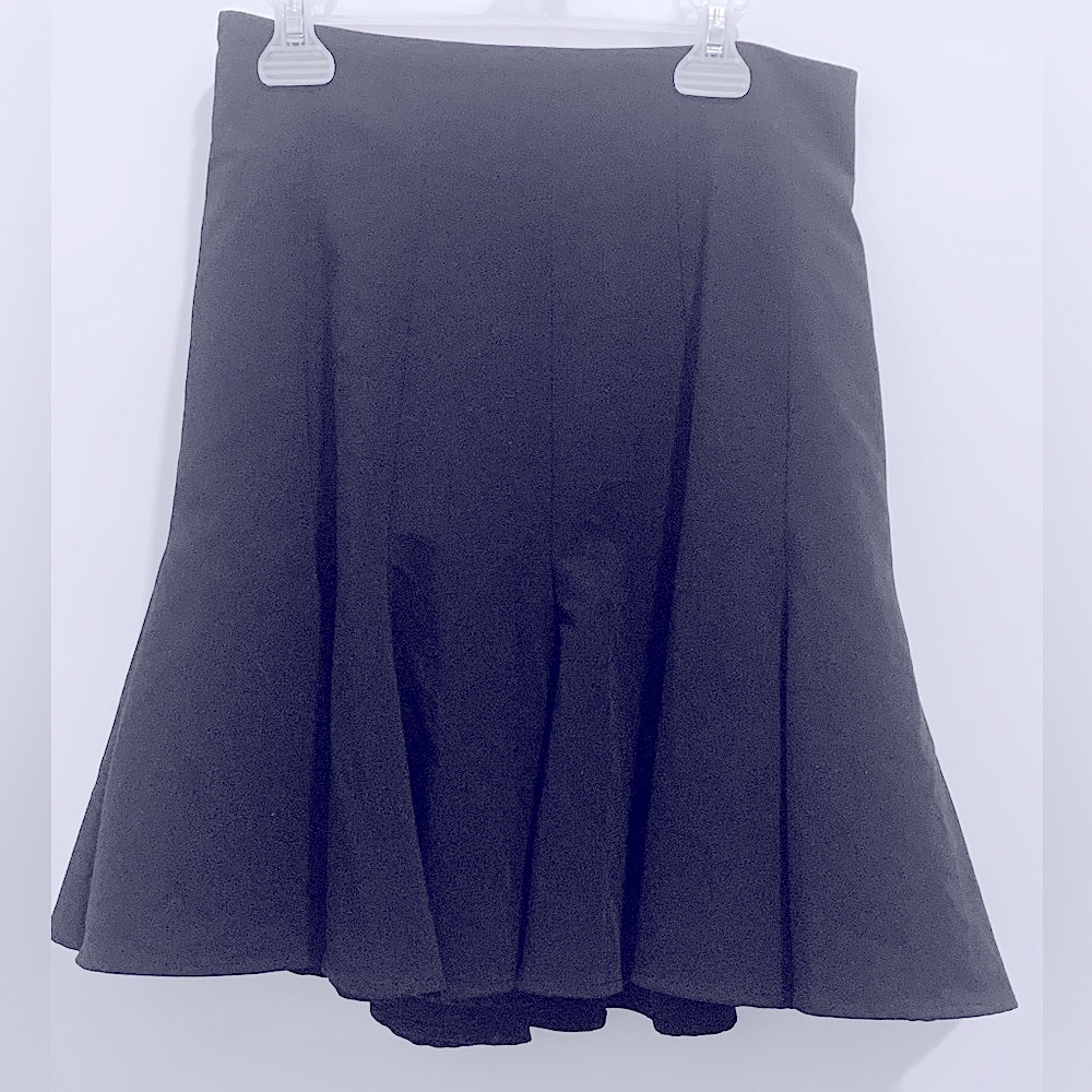 Forever 21 Black knee length skirt size medium